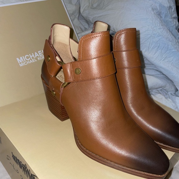 Michael Kors brown bootie - Picture 3 of 3